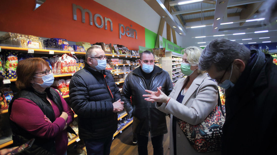 Visite de la maire et des élus aux acteurs du quartier de Penhars.