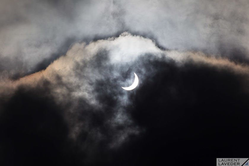 En images, l’éclipse solaire vue de la place Saint-Corentin