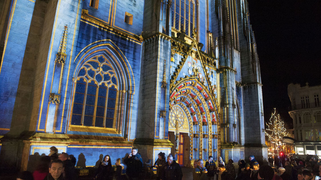 Iliz-Veur - Illumination de la cathédrale - Un son et lumière unique (17)