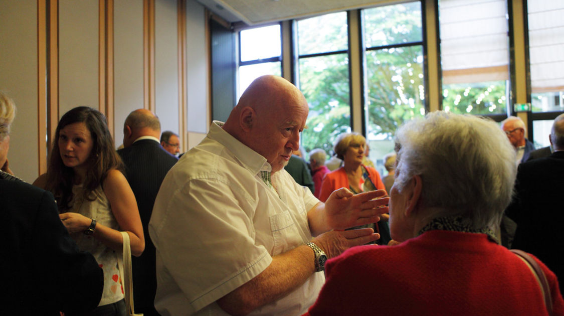 Philippe Calvez adjoint adjoint, chargé de la coordination des mairies de quartier, de la démocratie de proximité, de la vie associative et du secteur socio-culturel, lors de la cérémonie d'accueil des nouveaux Quimpérois.