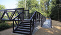 Pose de la nouvelle passerelle du Steir. 