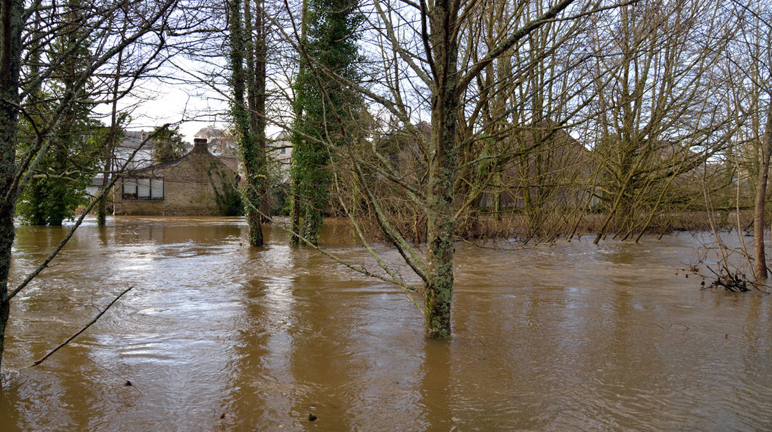 Inondation - Le Steir déborde - Promenade du Manoir des salles, les rives du Steïr en direction du Moulin Vert - 7 février 2014