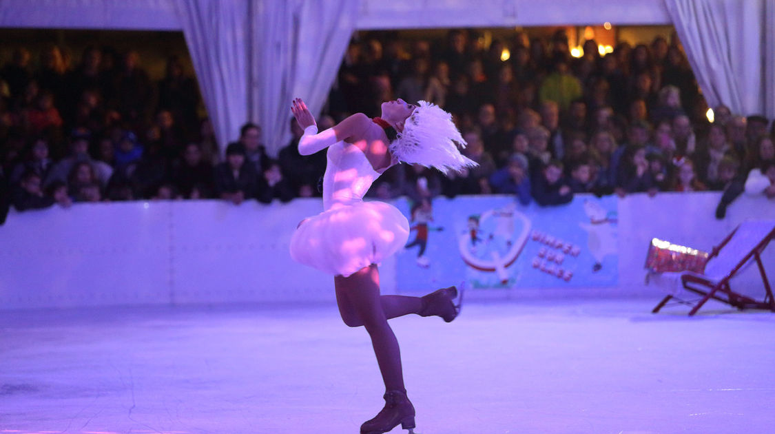 La fiancée du Père Noël - gala de patinage à la patinoire Saint-Corentin le 12 décembre 2015 (13)