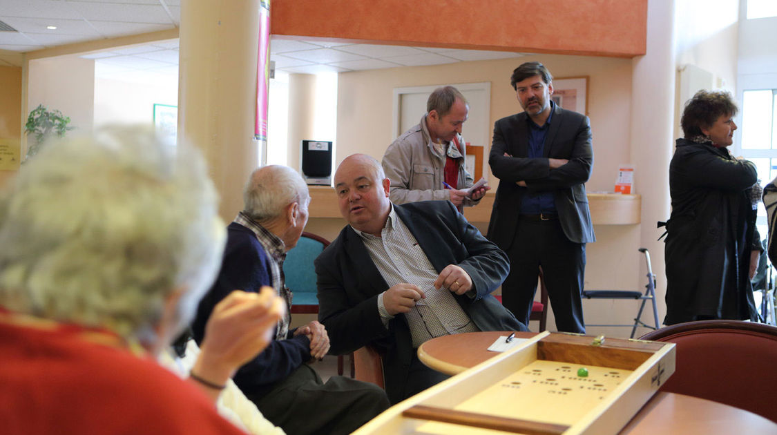 Visite des élus au Corniguel : à l’Ehpad de Ty Créac’h. Inauguré il y a vingt ans, cet établissement accueille 120 résidents.