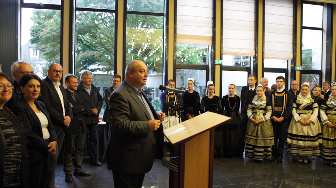 Réception en mairie du bagad Kemper et des Eostiged ar stangala (7)