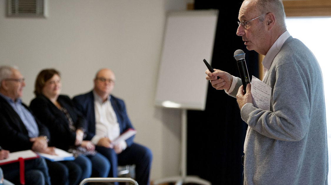 Conférence de Boris Cyrulnik neuropsychiatre au centre des congrès du Chapeau Rouge (15)