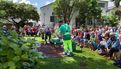 Le comédien Michaël Lonsdale et le pianiste Patrick Scheyder ont donné une représentation du spectacle des Jardins et des hommes dans le jardin du théâtre Max Jacob le 25 juin (7)