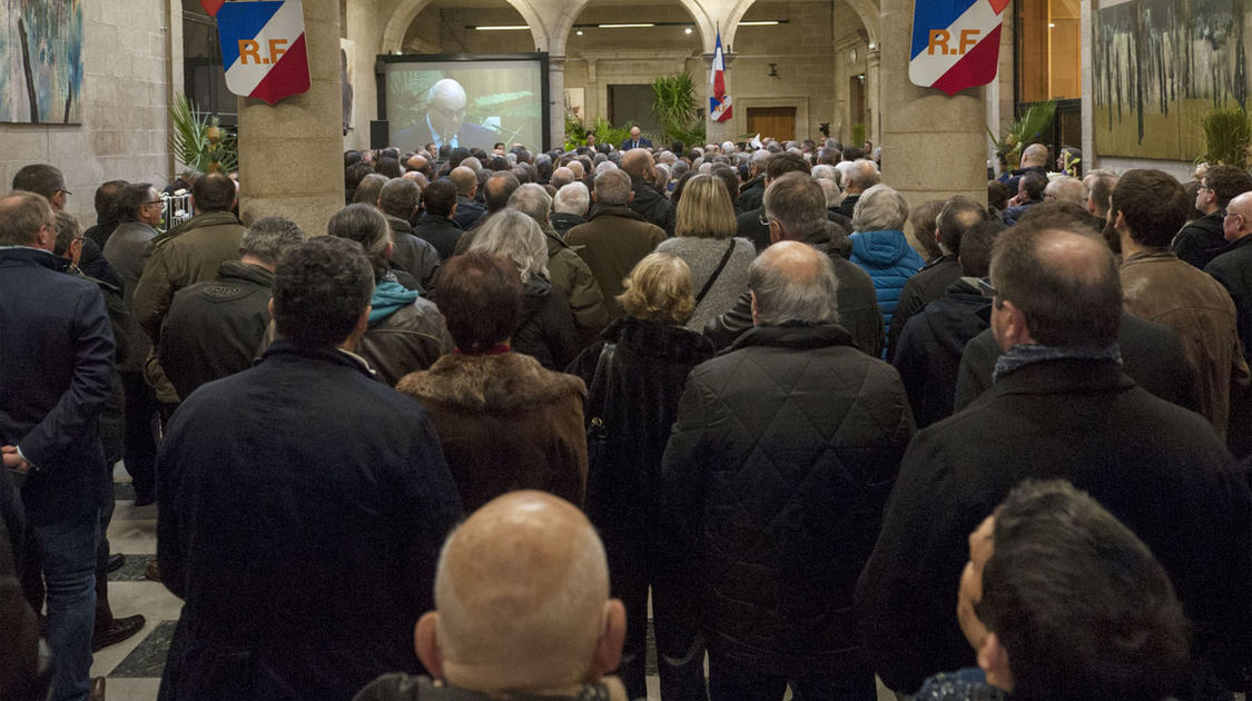 Une foule compacte assiste à la cérémonie des vœux de de Ludovic Jolivet, maire de Quimper et président de Quimper Bretagne Occidentale à l’Hôtel de Ville et d’Agglomération le samedi 28 janvier 2017.